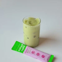A step-by-step preparation of an iced matcha latte. Add Clöud Café powder, a little bit of hot water, stir until smooth and frothy. Top with more water or milk to your desired taste. Drink iced or hot. 